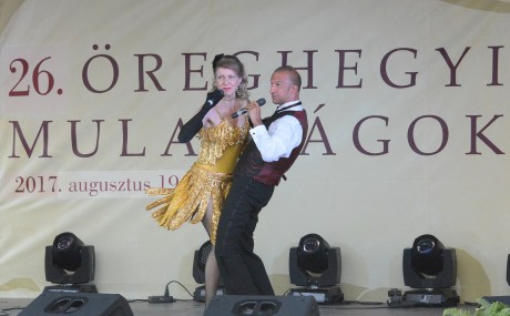 Koncertekkel és borral mulattak az öreghegyiek a Bory téren